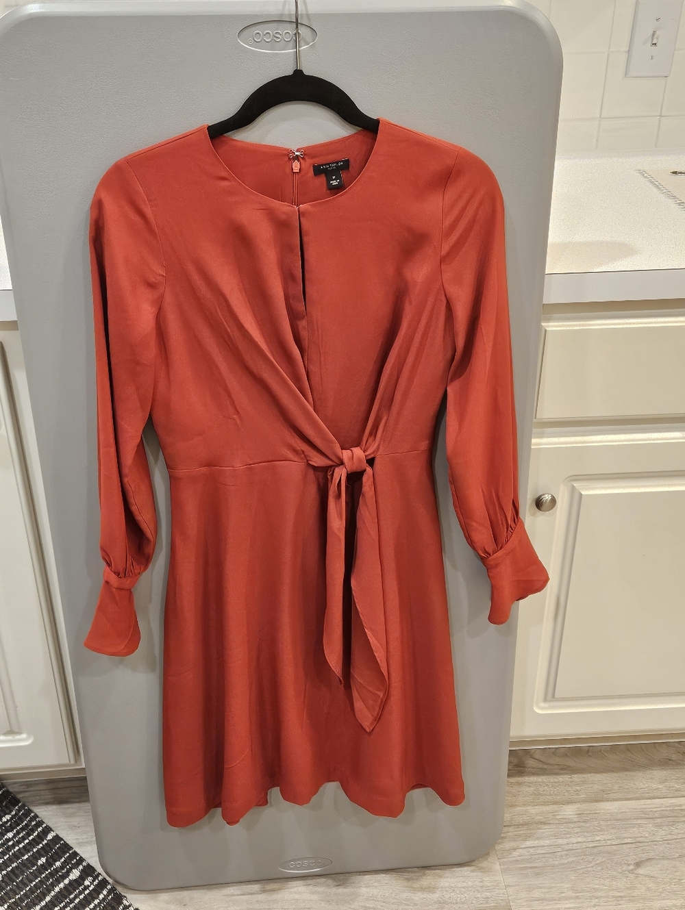 Anne Tayor Ladies Red Tie-Front Long Sleeve Dress. Petite Size 2. Fully Lined.